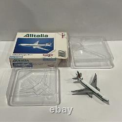 1500 Herpa Alitalia Airlines Douglas MD 11 Wings Airport Italy Rare Set Toy