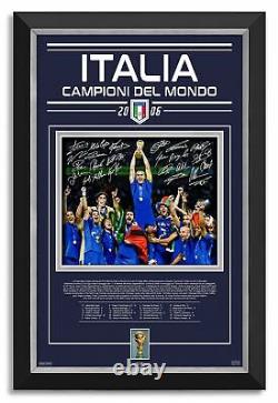 Italy World Cup 2006 Champions (Italian version) Facsimile Signed Museum Frame