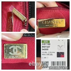 NEW CHANEL19 Reverse Black Lambskin Small Flap Bag Mix Hardware withreceipt
