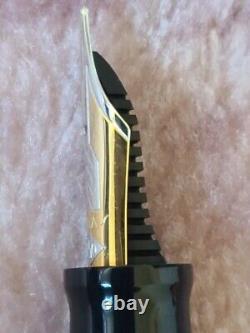 Omas Cristoforo Colombo II Limited Edition Le Briarwood Fountain Pen 18k Nib F