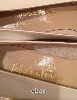 SALVATORE FERRAGAMO Winter White Gold Vara Bow Leather Flats 8.5 4A Italy NEW