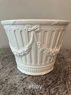 Tiffany & Co. Elegant White Cachepot, BN Condition, made in Italy, Secon Edition