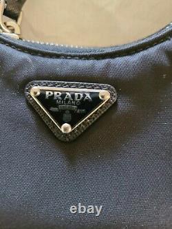 Authentique Prada Nylon Mini Shoulder Bag Re-edition. Épuisé Partout