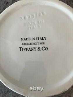 Cache-pot blanc élégant Tiffany & Co., en parfait état, fabriqué en Italie, deuxième édition.