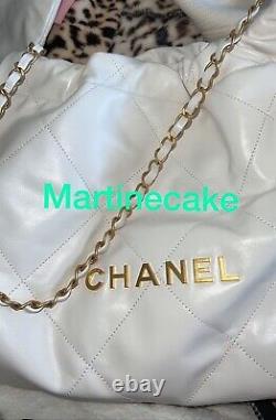 Chanel 22s Leather Tote Bag Petit Blanc Nouveau Avec Tags. Rare