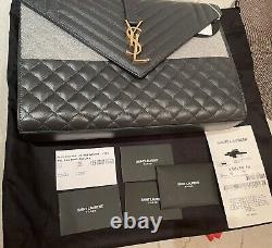 Chaud! Sac enveloppe YSL Yves Saint Laurent large, fumée noire NWT édition limitée Cassandre