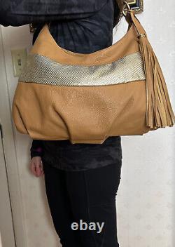 Designer italien Innue - Grand sac hobo en cuir doré / beige - Étiquette MSRP de 425 $ - Neuf avec étiquettes.