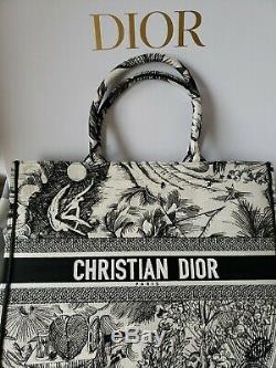 Dior Livre Andymark & ​​white Edition Limitee. Grande Taille 16x13x7. Nouveau W Reçu