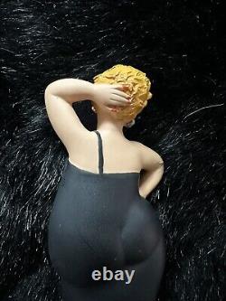 Emilio Casarotto, figurine de dame en robe noire, modèles potelés d'Italie, signée édition limitée