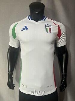 Fabuleux! Édition spéciale de l'équipe nationale de football d'Italie en maillot Jersey pour l'Euro 2024 Away Blanc.