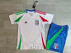 Fabuleux! Édition spéciale de l'équipe nationale de football d'Italie en maillot Jersey pour l'Euro 2024 Away Blanc.