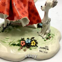 Figurine de dame assise avec des chiens par Zampiva Lmtd. Édition limitée 300 pièces seulement dans le monde entier