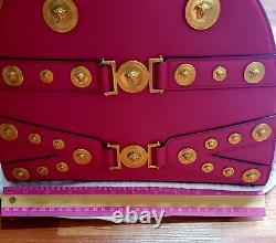 Nouveau sac à main / sac à bandoulière en cuir rose vif pour femmes de Versace avec médaillon Tribute