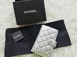 Portefeuille en agneau véritable Chanel en édition limitée (tout neuf)
