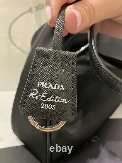 Prada Black Re-edition 2005 Sac Mini Hobo En Nylon! 100% Authentique Et Nouvelle Marque