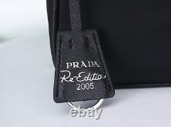 Prada Re-edition 2005 Sac En Nylon Couleur Noir Pour Les Femmes