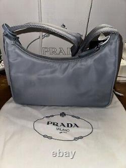 Sac à bandoulière bleu en nylon PRADA Re-Edition 2000