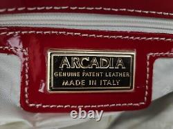 Sac à main en dôme à fermeture éclair supérieure en cuir verni rouge Arcadia Designer italien ? Neuf avec étiquette