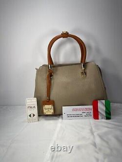 Valentina Italie-aujourd'hui Nwt-199,00 $-prix de détail suggéré de 245,00 $-Sac cartable en cuir taupe / tan.