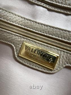 Valentina Italie-aujourd'hui Nwt-199,00 $-prix de détail suggéré de 245,00 $-Sac cartable en cuir taupe / tan.