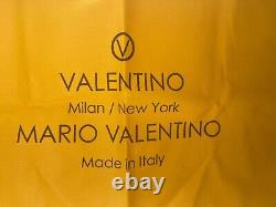 Valentino Italie - 898,00 $ - PDSF 1275,00 $ - Personne ne l'a pour moins - a.